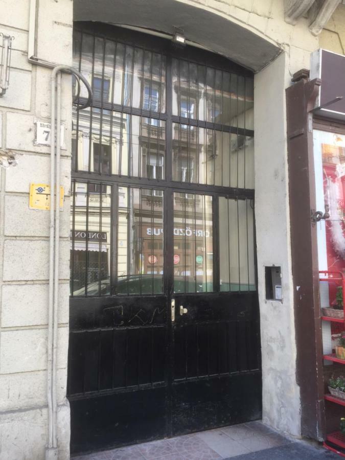 Ava'S Champagne Studio City Center-Andrash Street King Street Budapest Exterior photo